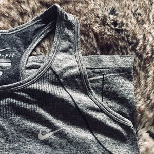 Nike Bracer-back tank